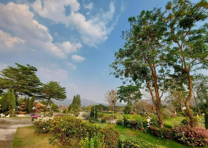 Tanaosri & Creekside Resort Suan Phueng