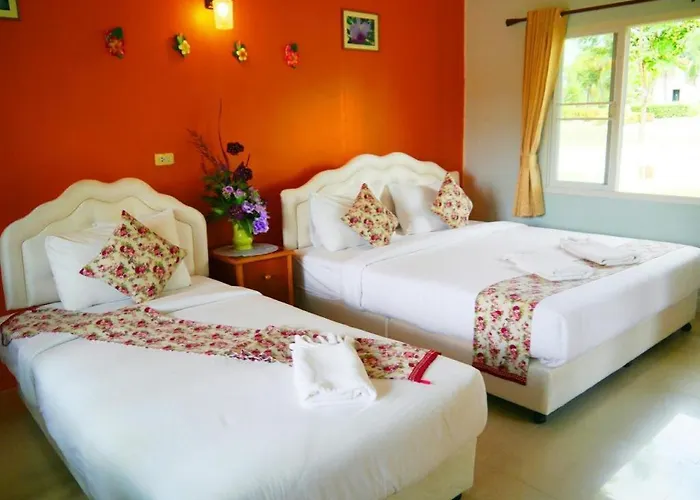 Tanaosri & Creekside Resort Suan Phueng