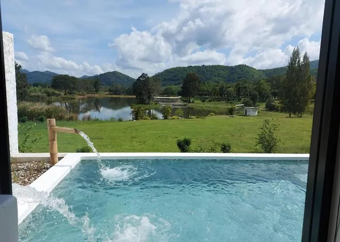 Resort Tanaosri & Creekside
