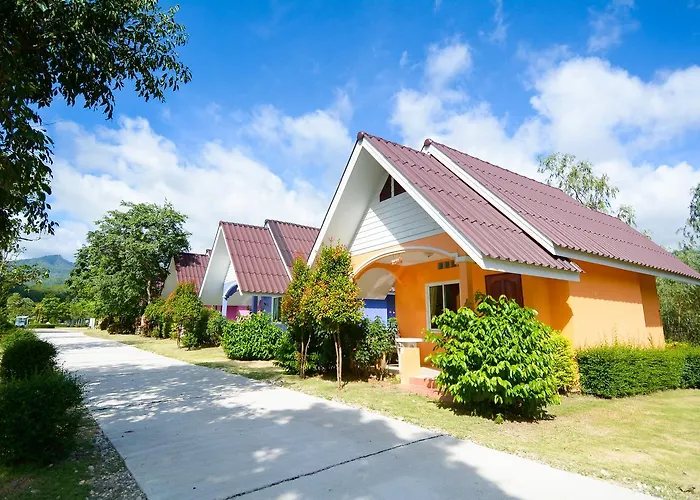 Resort Tanaosri & Creekside Suan Phueng