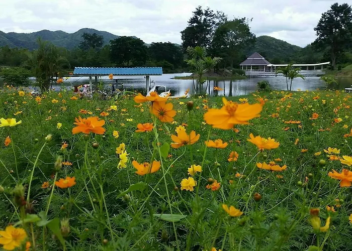 Resort Tanaosri & Creekside