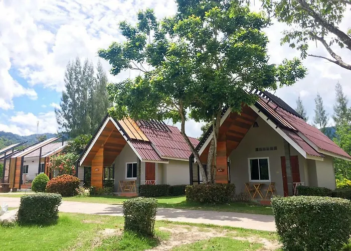 Tanaosri & Creekside Resort